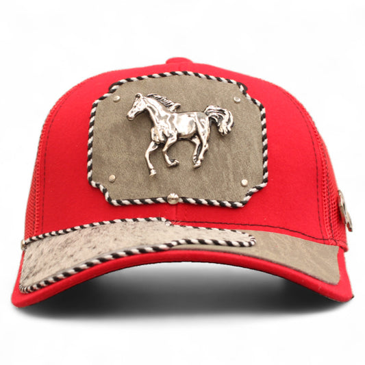 Gorra Vaquera Roja con Herraje Caballo Trotando