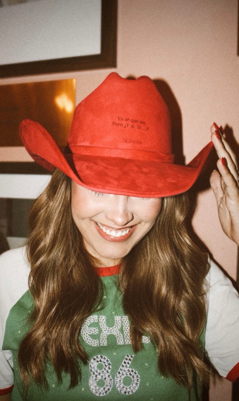 Clienta SOM HER con sombrero Premier