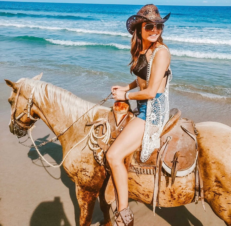 Cliente real con sombrero SOM HER