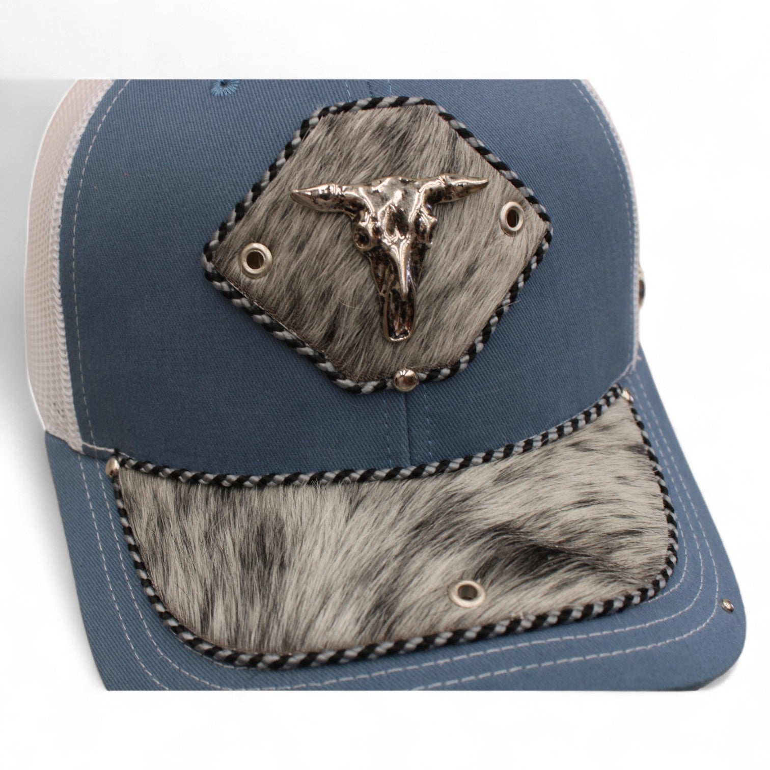 Gorra Vaquera Azul Cielo Herraje Cráneo de Toro