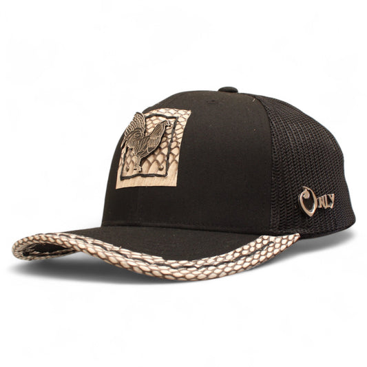 Gorra Vaquera Negra con Herraje de Gallo Plano Negro