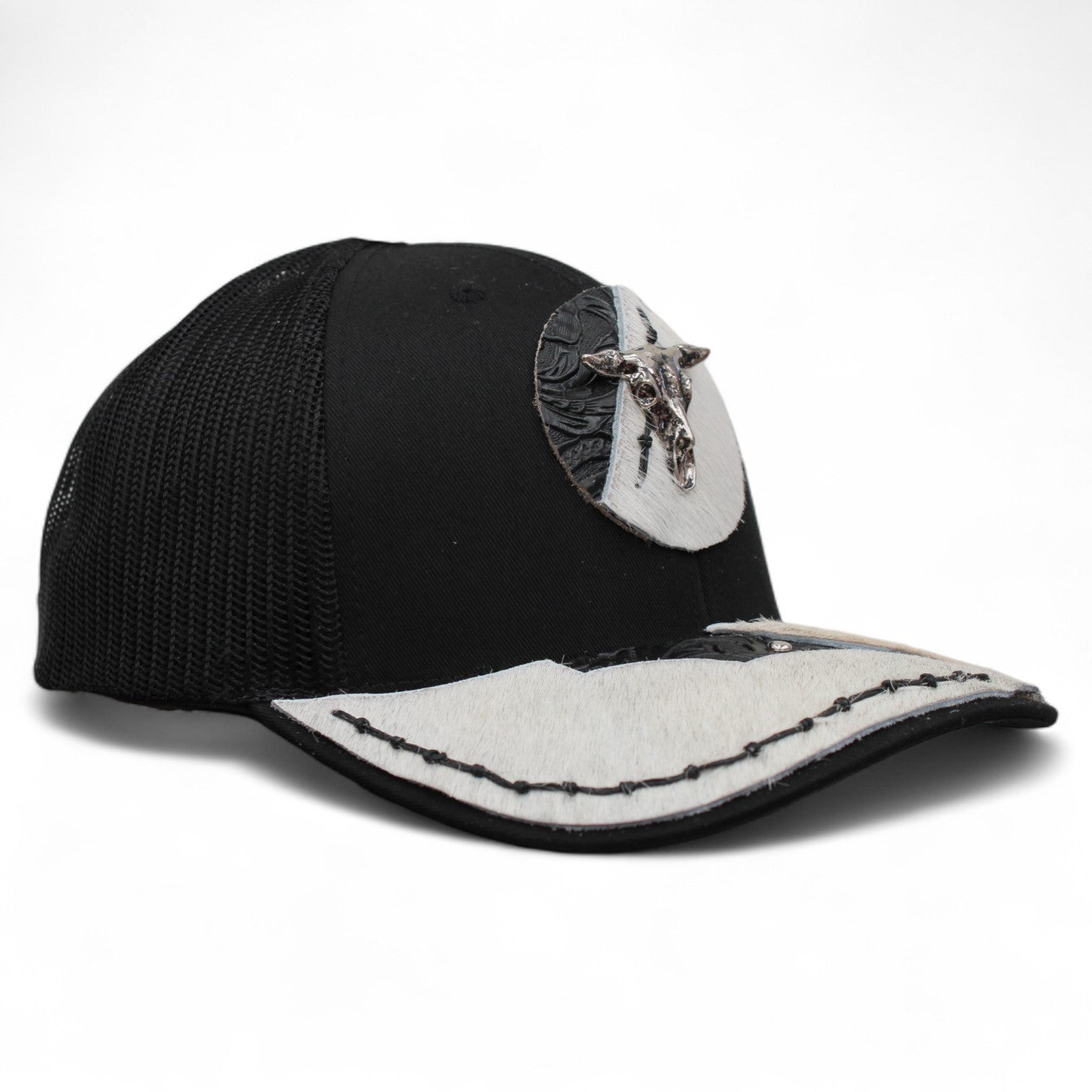 Gorra Vaquera Negra con Herraje Cráneo de Toro