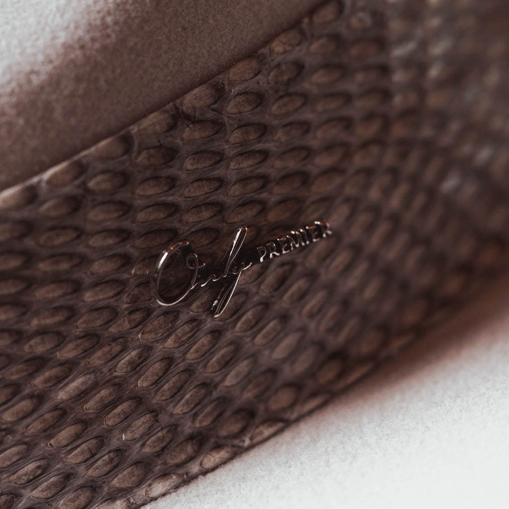 Premier Lana Explorer Gris Claro con toquilla de serpiente